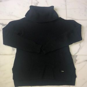 black hollister turtleneck with cutout shoulders